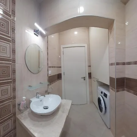 Pink & Blue - 2bdr With Balcony - Wi-fi Apartment *