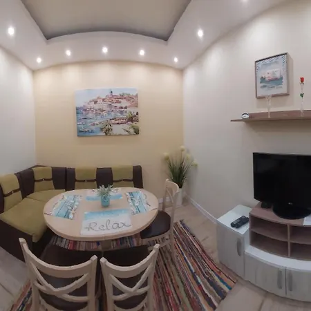 Apartment Pink & Blue - 2bdr With Balcony - Wi-fi *