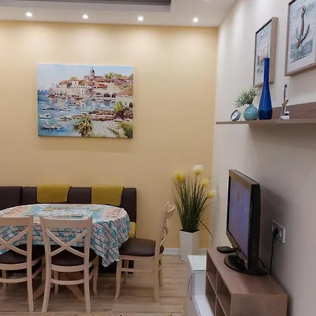 2Br Apartment In Varna Center Pedestrian Street Balcony Fast Wifi * Varna