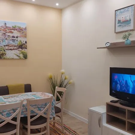 Apartment Pink & Blue - 2bdr With Balcony - Wi-fi