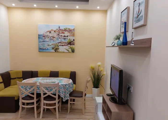 2Br Apartment In Varna Center Pedestrian Street Balcony Fast Wifi * Varna