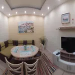 Apartment 2br In Center Pedestrian Street Balcony Fast Wifi *