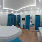2br In Center Pedestrian Street Balcony Fast Wifi Apartment