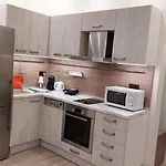 2br In Center Pedestrian Street Balcony Fast Wifi Apartment *