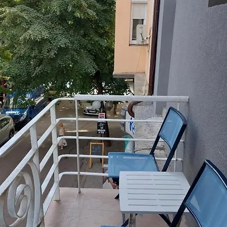 2br In Center Pedestrian Street Balcony Fast Wifi Appartamento Varna