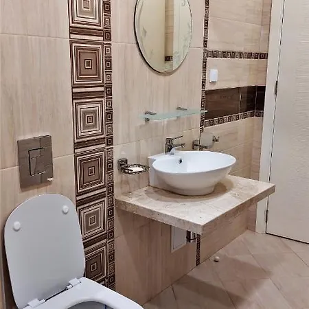 Pink & Blue - 2bdr With Balcony - Wi-fi