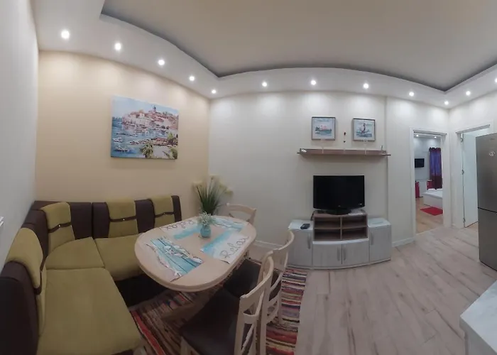 2Br Apartment In Varna Center Pedestrian Street Balcony Fast Wifi Appartamento Varna