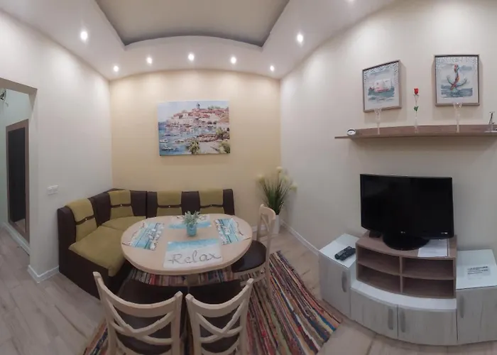 Apartment 2Br Apartment In Varna Center Pedestrian Street Balcony Fast Wifi *